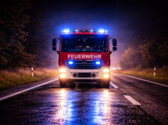 Feuerwehrmann stirbt bei schwerem Unfall auf Einsatzfahrt