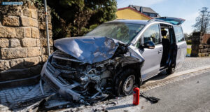 Frontalzusammenstoß: Schwerer Unfall in Bretnig