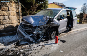 Frontalzusammenstoß: Schwerer Unfall in Bretnig