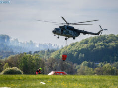 Böhmische Schweiz: Black Hawks aus der Slovakei unterstützen nun – insgesamt 9 Hubschrauber im Einsatz