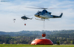 Waldbrand in der Böhmischen Schweiz unter Kontrolle: Großeinsatz zeigt Wirkung am zweiten Abend