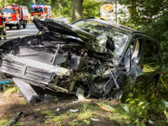 Feuerwehr befreit Autofahrer nach Unfall bei Pulsnitz