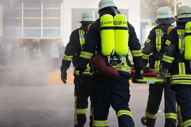 Symbolbild Feuerwehr Atemschutz Rauch